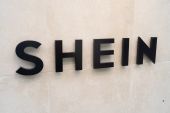 Σοβαρές καταγγελίες για Shein | Συνθήκες γαλέρας με 12ωρα χωρίς διάλειμμα και μισθούς πείνας