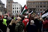 Ολλανδία: Διαδηλωτής έπεσε σε κανάλι για να αποφύγει τη σύλληψη στο πλαίσιο κινητοποιήσεων υπέρ της Παλαιστίνης (ΒΙΝΤΕΟ)