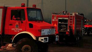 Φωτιά σε τρεις τράκτορες στην Πύλη 11 του λιμανιού Θεσσαλονίκης